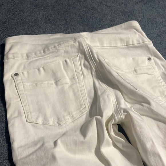 Very stretchy white jean look alike. Leggings - Picture 4 of 4